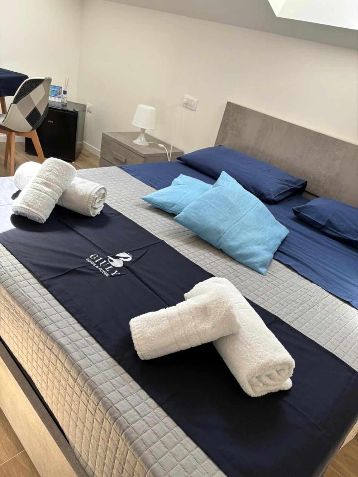 Giuly Suites & Rooms Νάπολη Εξωτερικό φωτογραφία